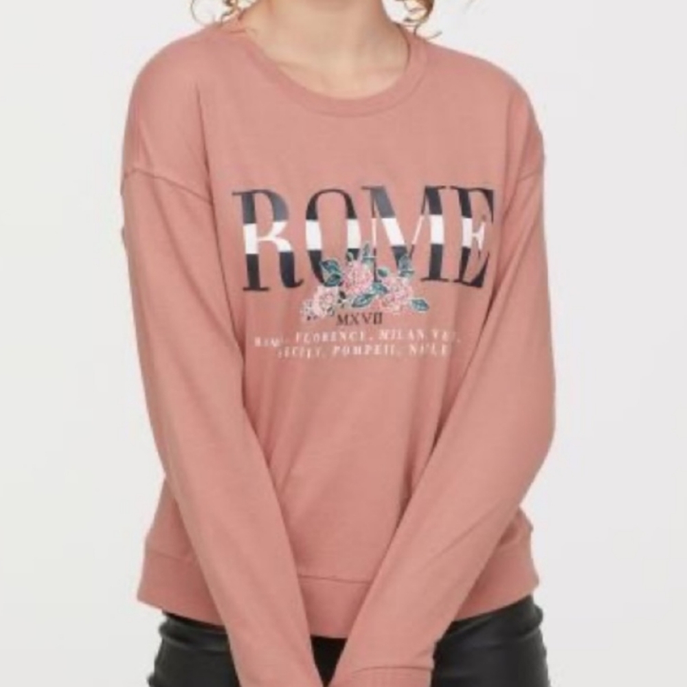 H&M Divided Long Sleeve sweatshirt Size Medium